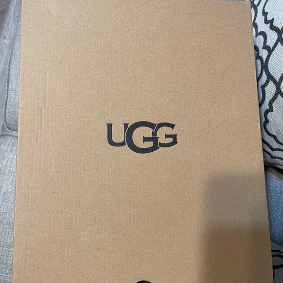 UGG Maxi Slide Logo Platform Puffer Sandals -Black -Women’s- NEW - Picture 7 of 7